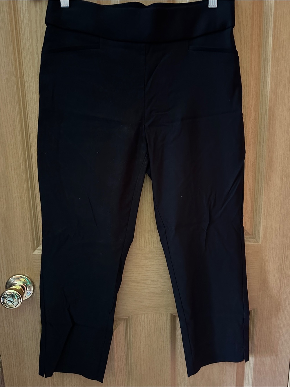 Elle Black Capri Ponte Pants